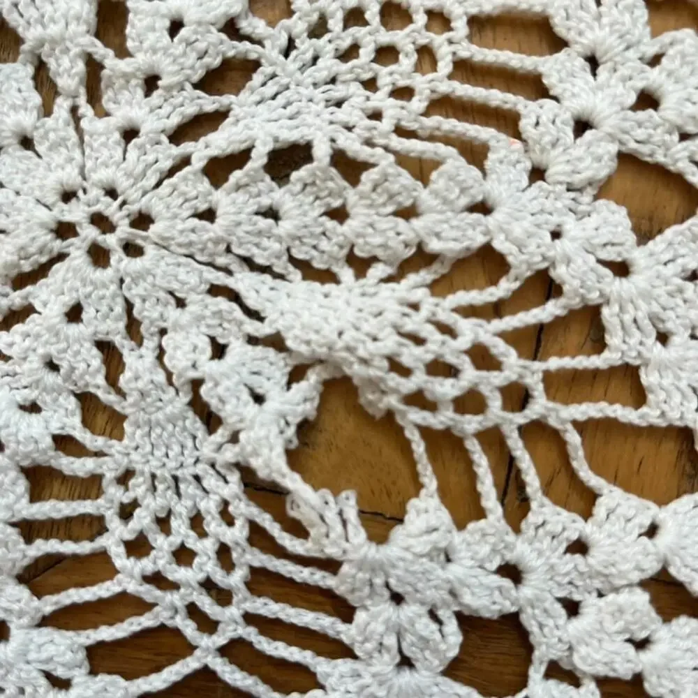 Vintage Handcrafted Off White Crochet Round Tablecloth Scalloped Edge 90x90